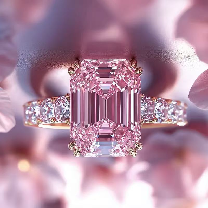 A High-end Luxurious Ring That Exudes Refined Elegance