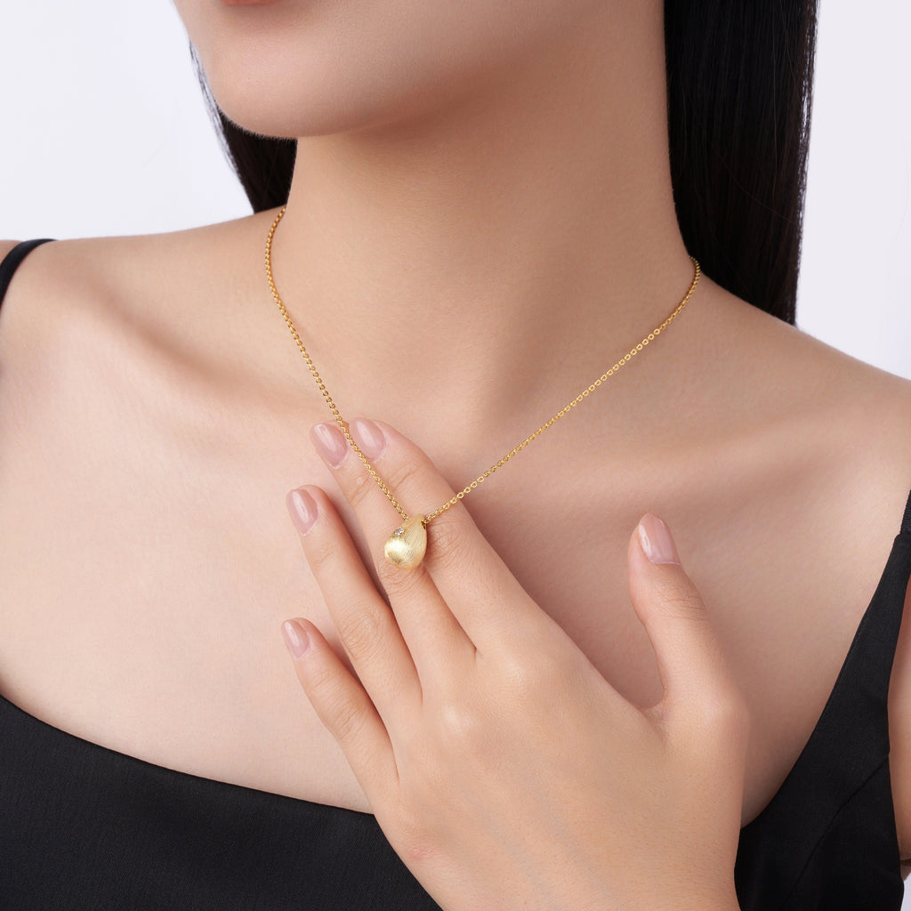 Dreamy Water Drop - A Fashionable And Trendy Necklace Pendant Set With Top-quality Moissanite S925 Silver And Gold-plated. It Can Be Tested With A Diamond Pen