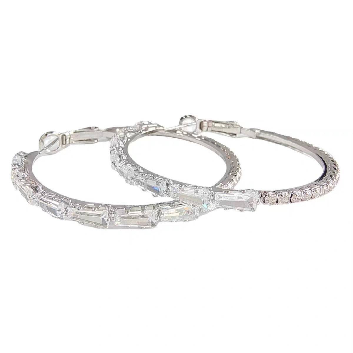 Womens Versatile Minimalist Hoop Earrings With A Premium High-end Vibe