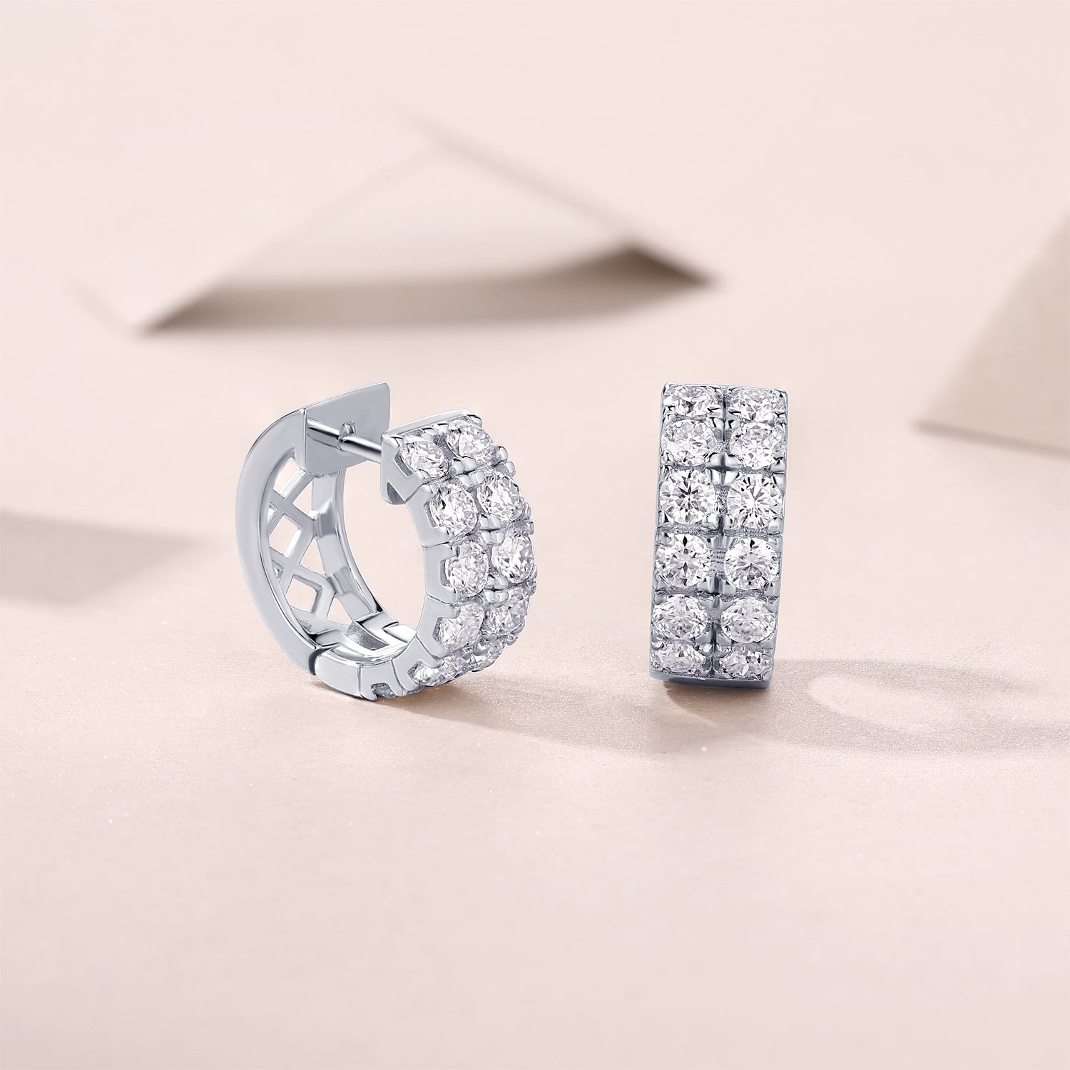Dynamic - Top-quality Moissanite Luxury And Fashionable Light Luxury Jewelry, Silver Stud Earrings S925, Silver-plated Platinum