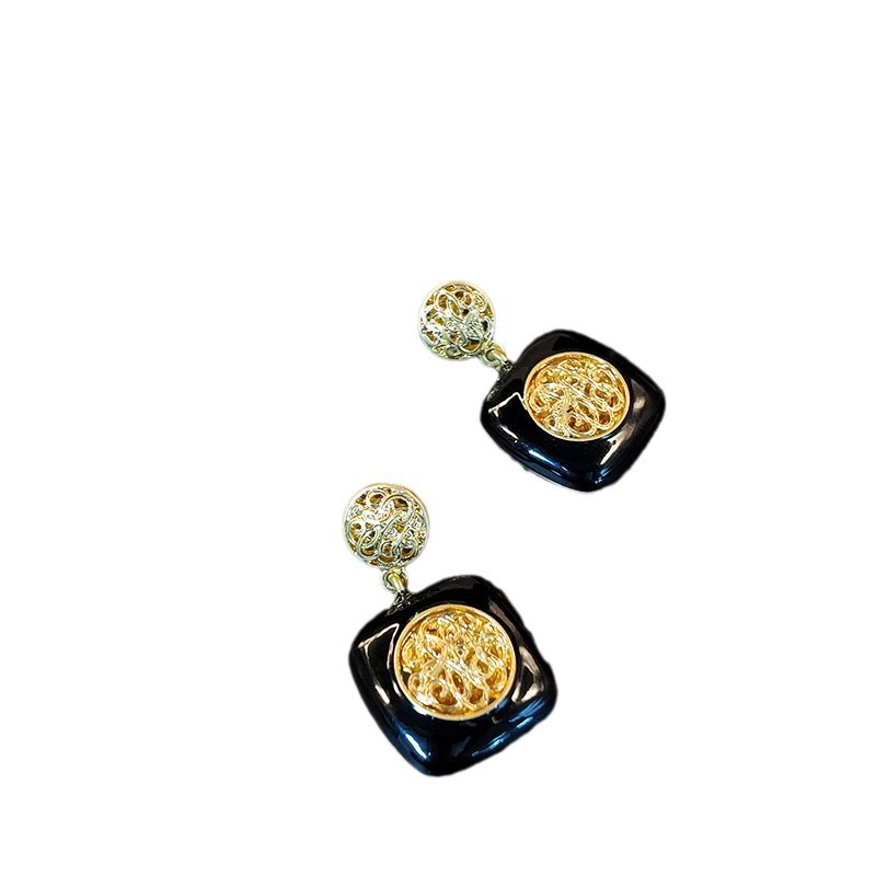 Black Enamel Relief Commuting Versatile And Minimalist Earrings