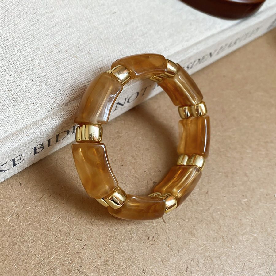 Irregular Wide-brimmed Tan Resin Bracelet