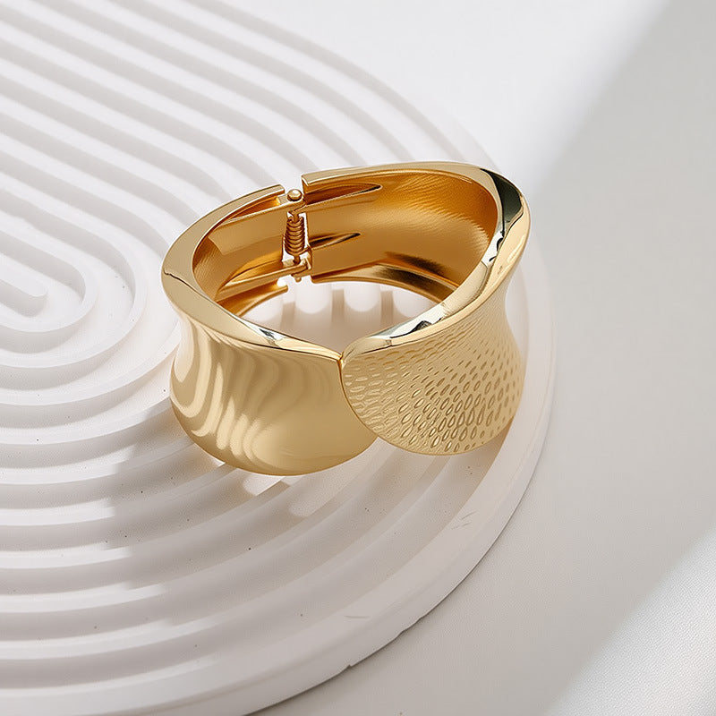 Womens Fashionable Textured Irregular-Mirror Bracelet
