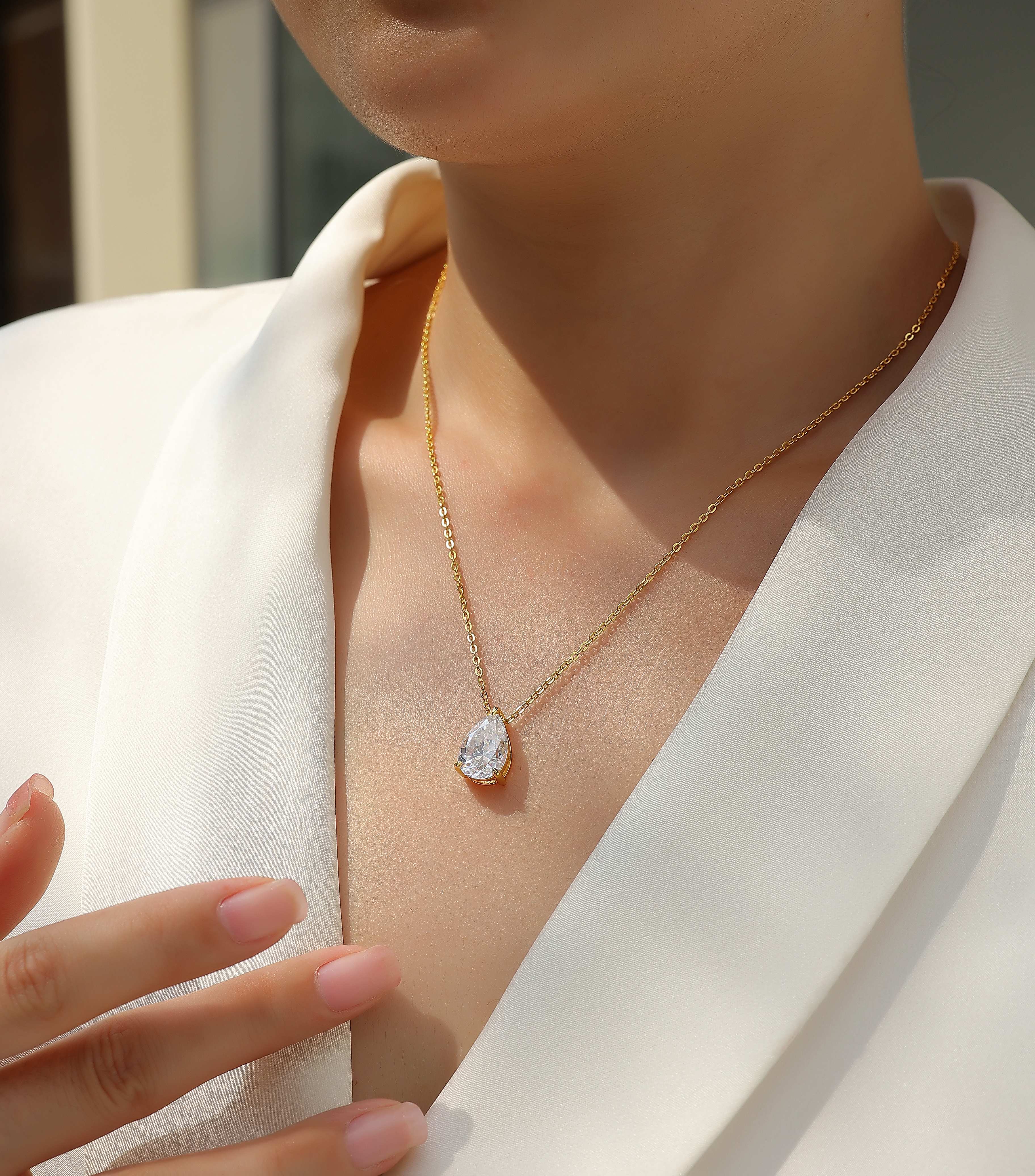 Under The Moon - A Fashionable And Trendy Necklace Pendant Set With Pear-shaped Top-quality Moissanite S925 In Silver And Gold-plated. It Can Be Tested With A Diamond Pen