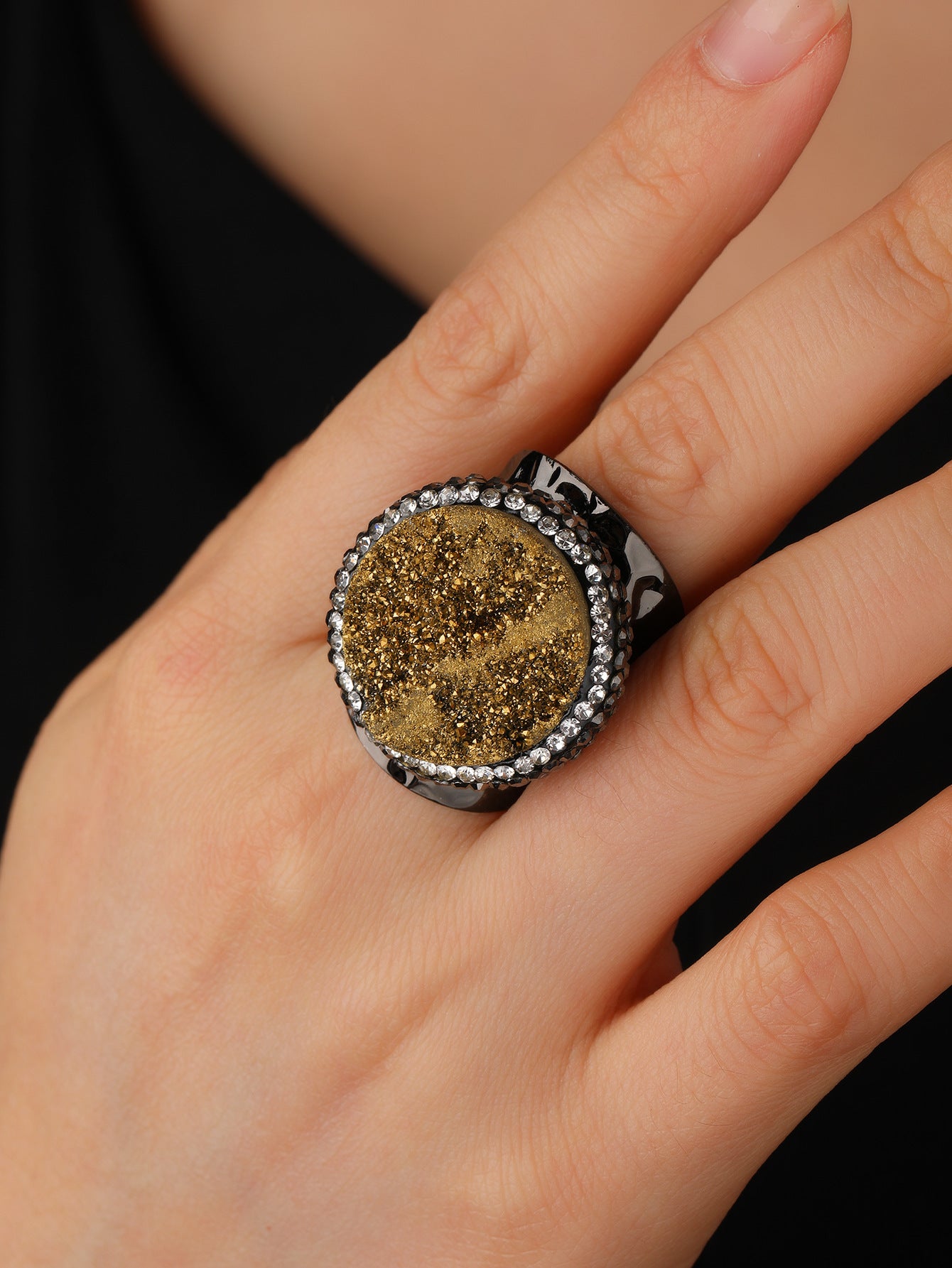 Agate Crystal Bud Round Cake Electroplated Gold Hand Inlaid Diamonds