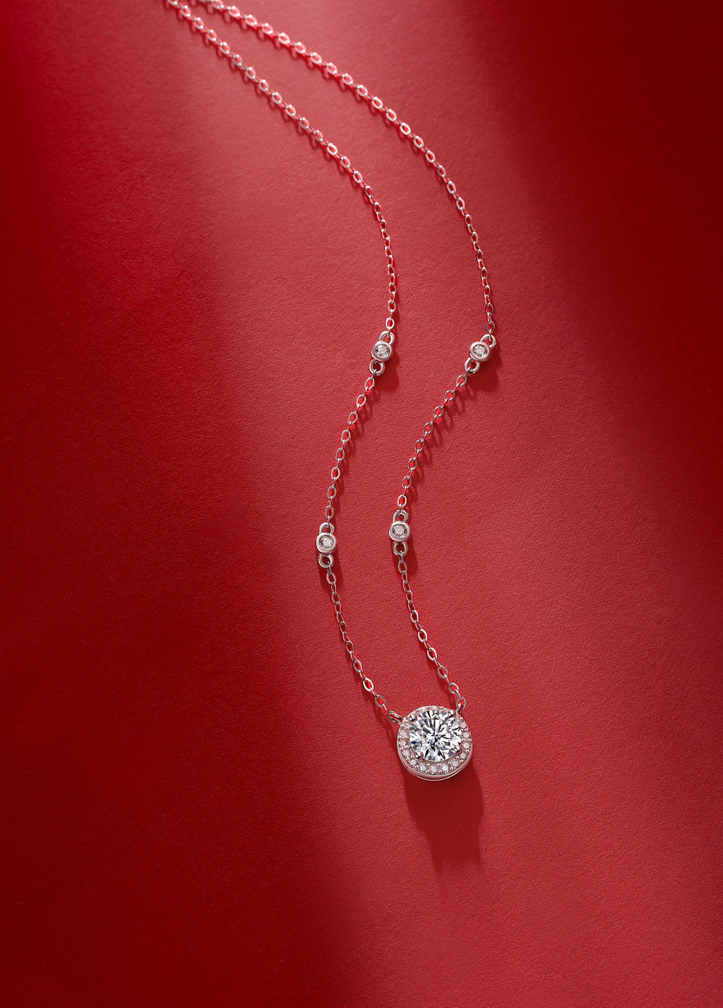 Twinkling Starlight - A Fashionable And Trendy Necklace Pendant Set With Top-quality Moissanite S925 Silver And Platinum-plated Gold Can Be Tested With A Diamond Pen.
