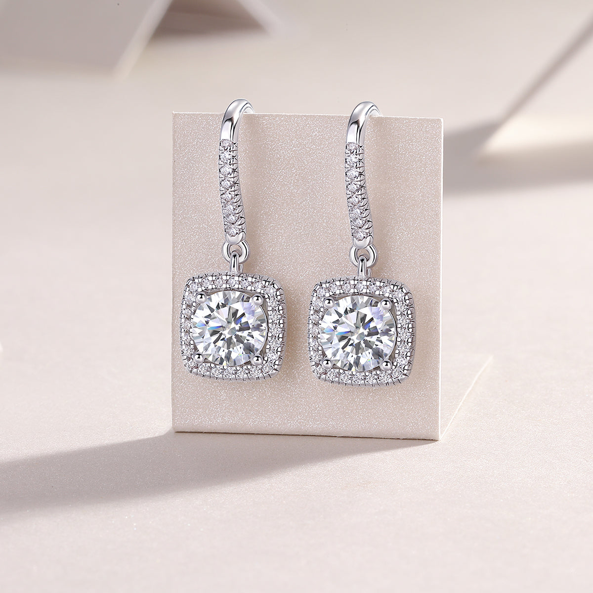 Top-quality Moissanite Luxury And Fashionable Light Luxury Jewelry Silver Stud Earrings S925 Silver Plated Platinum
