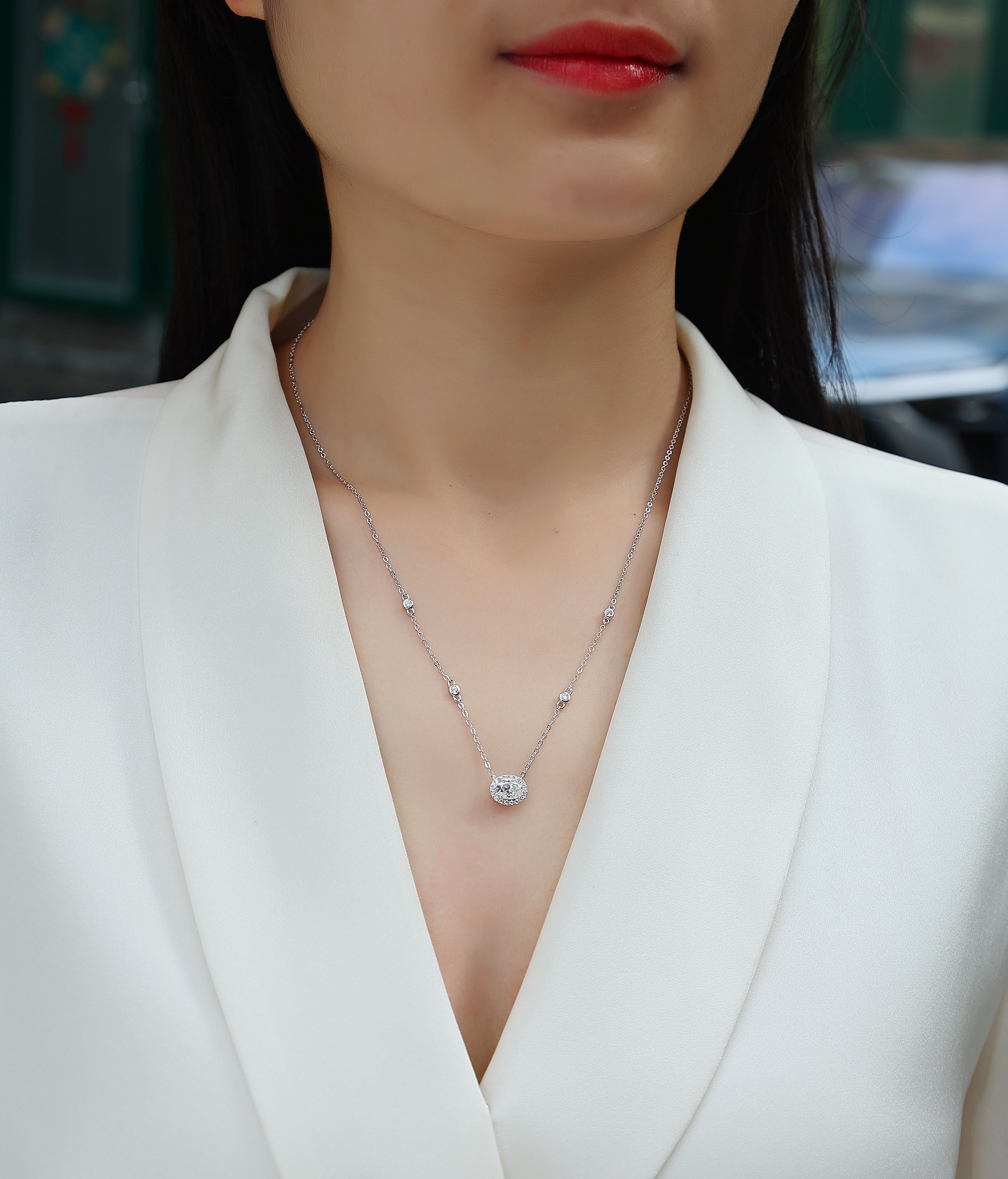 White Summer Night - A Fashionable And Light Luxury Jewelry Pendant Necklace Set With Top-quality Moissanite, S925 Silver Plated Platinum
