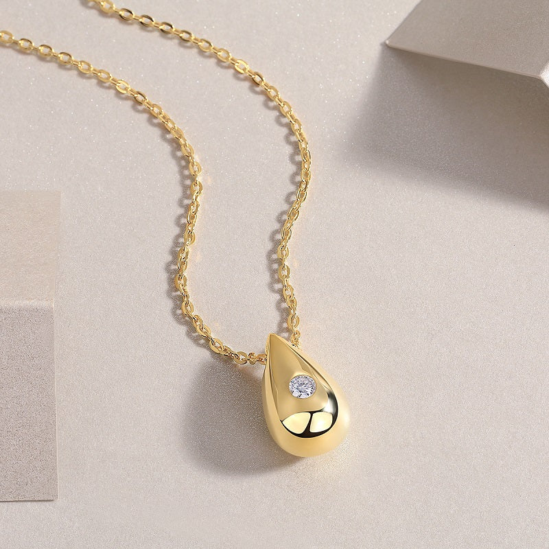Dreamy Water Drop - A Fashionable And Trendy Necklace Pendant Set With Top-quality Moissanite S925 Silver And Gold-plated. It Can Be Tested With A Diamond Pen