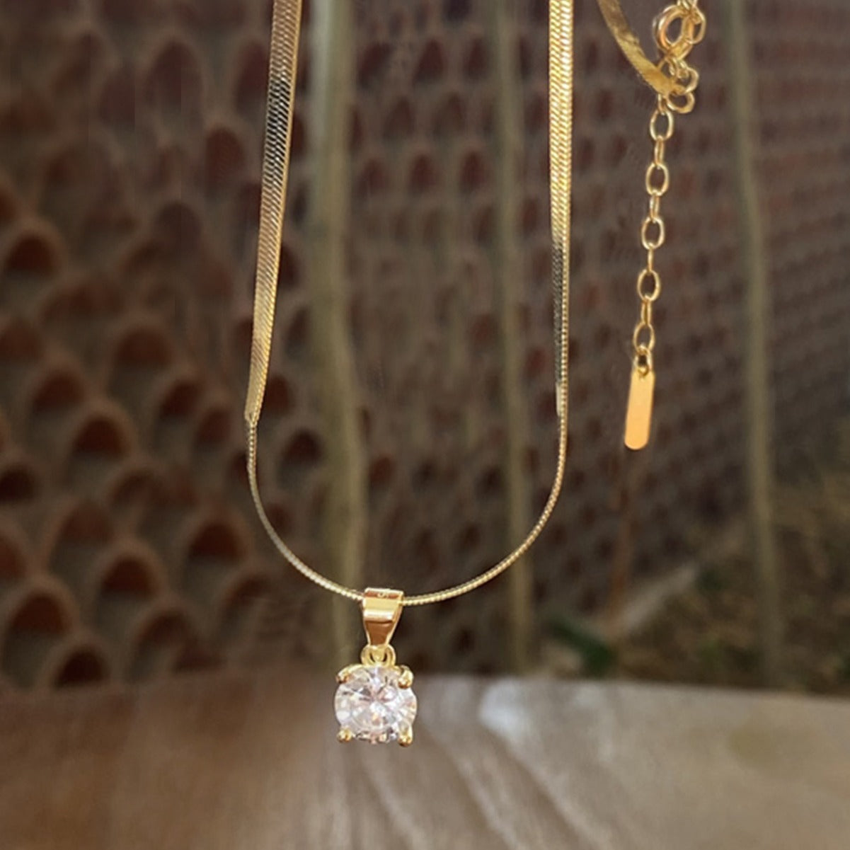 Fashionable New Accessory A Versatile Gold Stainless-steel Blade-embellished Clavicle Necklace That Shines