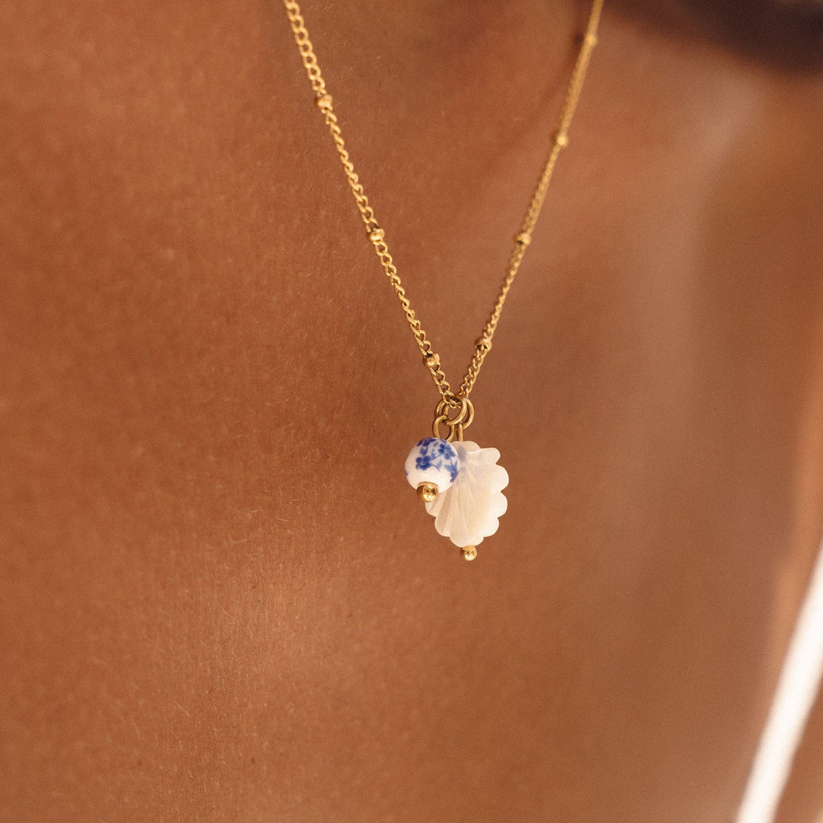Original New Ceramic Flower Bead Pendant Necklace Stainless Steel Choker Light-luxury Ocean Shell Vacation Collarbone Chain