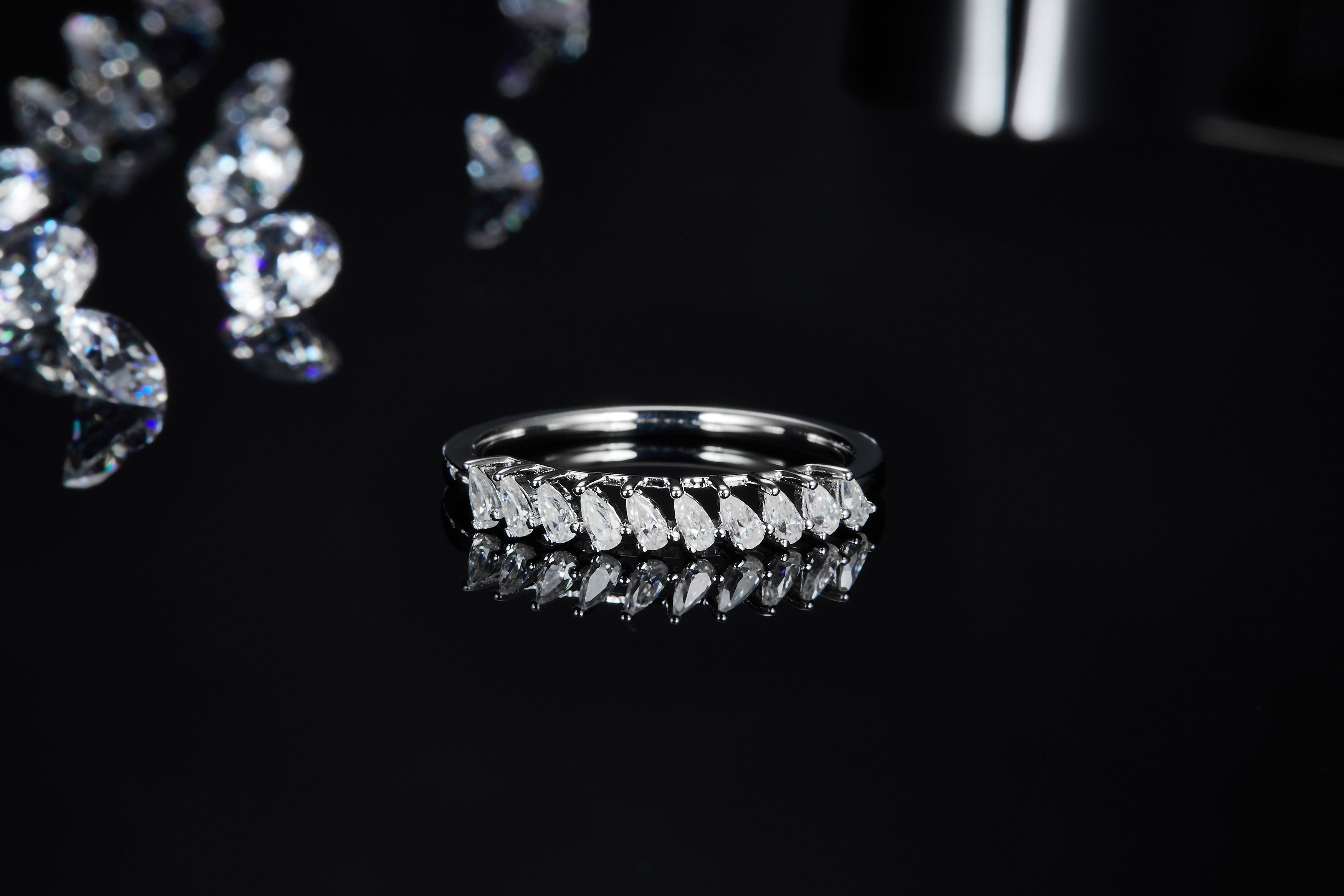 A Luxurious And Fashionable Light Luxury Jewelry Silver Ring Set With Top-quality Moissanite, S925 Silver Plated With Platinum