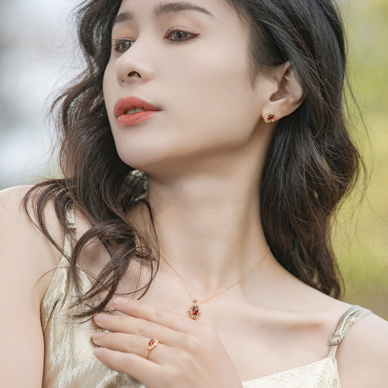 Retro Royal-style Red Pomegranate Stud Earrings