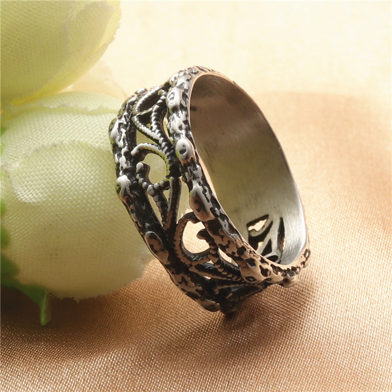 Vintage Personalized Hollow Titanium Steel Ring With A Vine Design