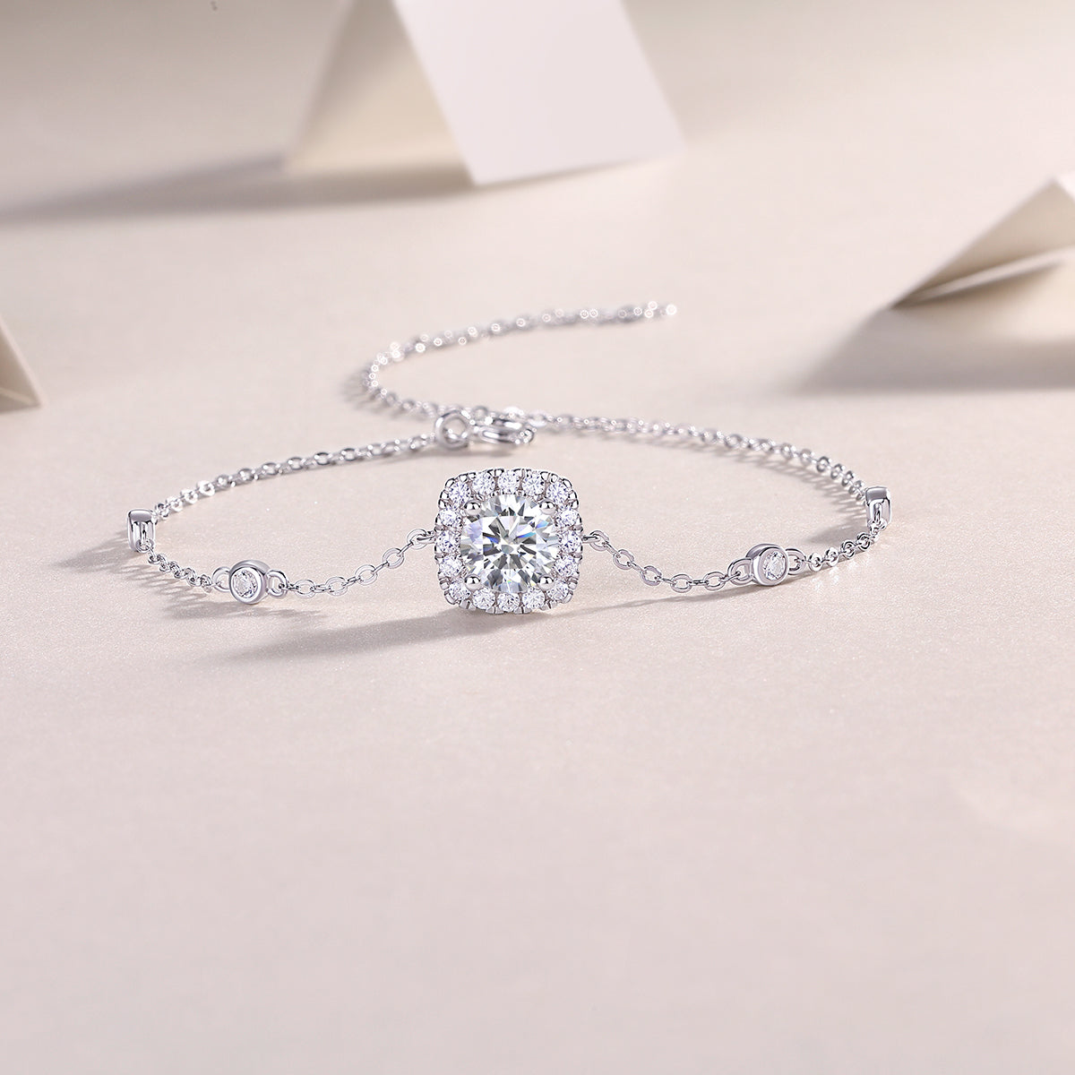 Long-lasting Love - Luxurious And Fashionable Light Luxury Jewelry Silver Bracelet And Bracelet Set With Top-quality Moissanite, S925 Silver-plated Platinum