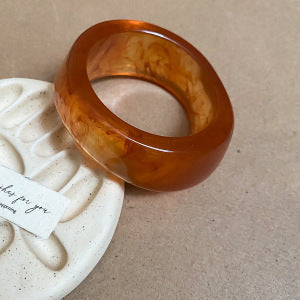 Irregular Wide-brimmed Tan Resin Bracelet