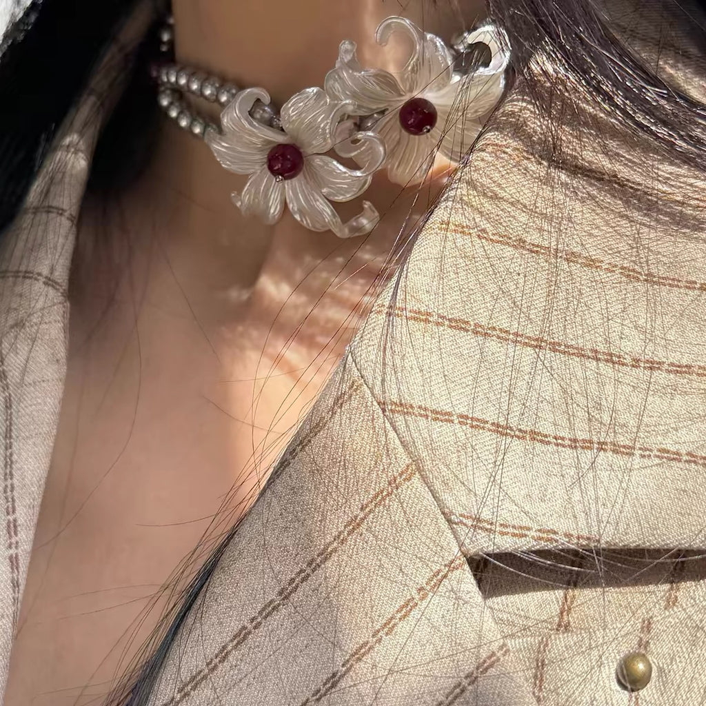 Pearl Iris Flower Vintage Clavicle Necklace For Women