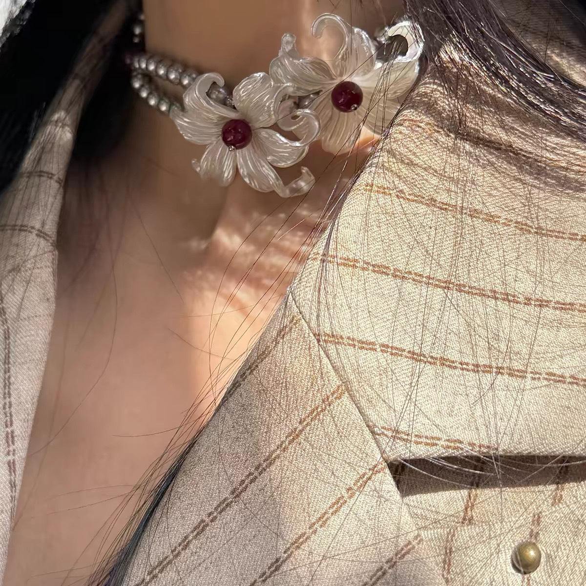 Pearl Iris Flower Vintage Clavicle Necklace For Women