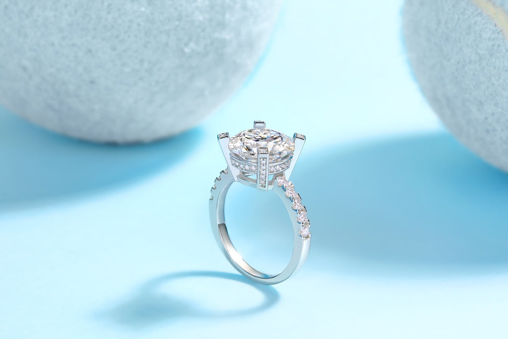 Radiant - Set With 5-carat Top-quality Moissan S925 Silver And Gold-plated Diamond Wedding Ring. The Ring Can Be Inspected With A Diamond Pen