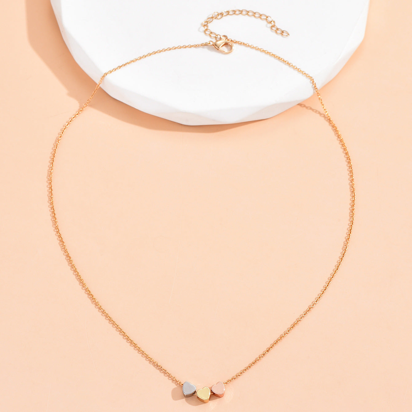 Fashionable Minimalist Personalized Three-Color Peach Heart Pendant Necklace With String