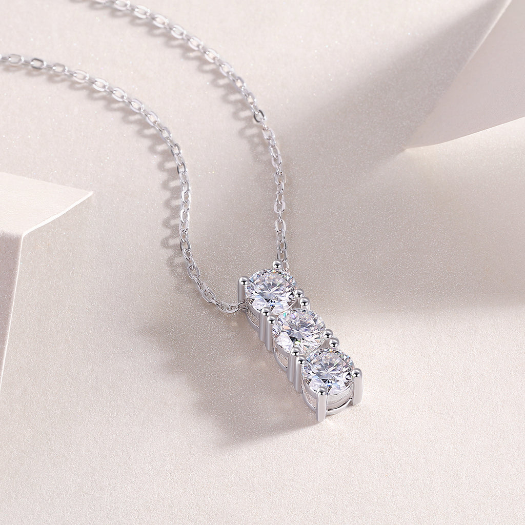 One-character Circle - A Fashionable And Light Luxury Jewelry Pendant Necklace Set With Top-quality Moissanite, S925 Silver Plated Platinum