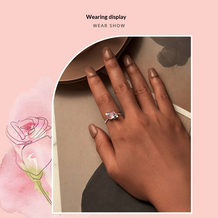 Elegant Flower Ring With A Luxurious Main Stone