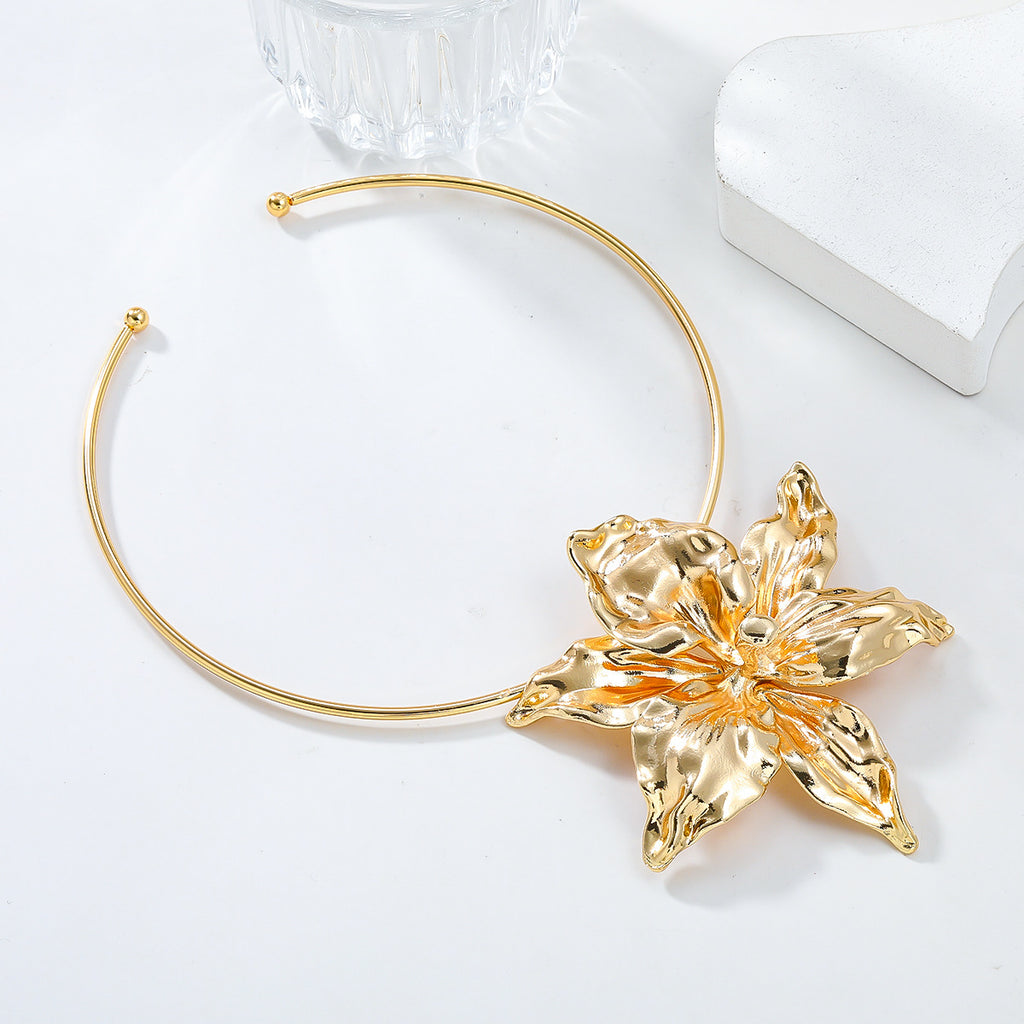 Womens Alloy Floral Choker Necklace In European And American Hip-Hop Style