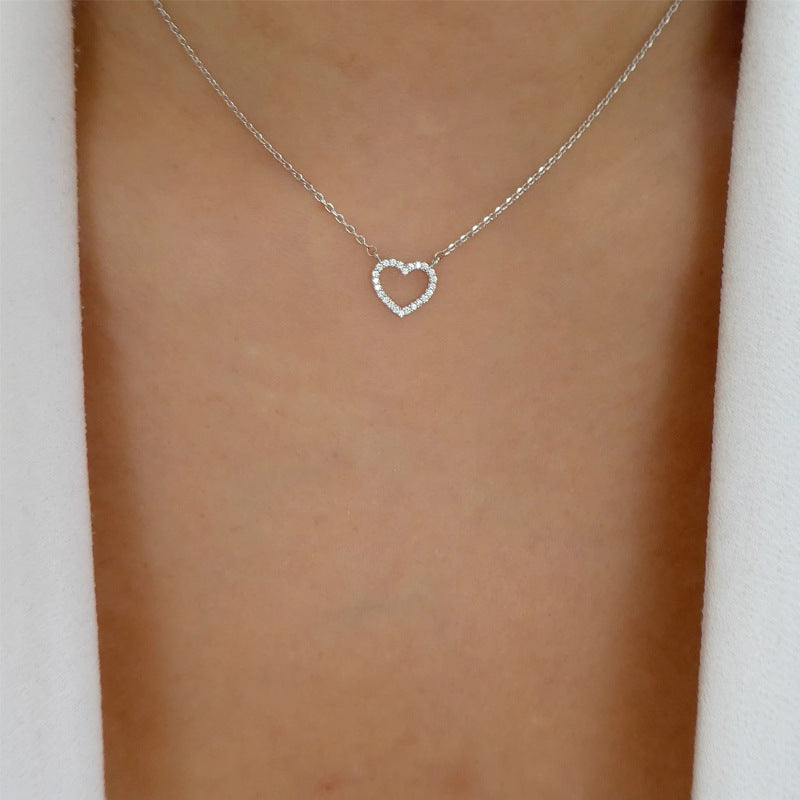 All-match Diamond-studded Clavicle Necklace In A Loving Alloy