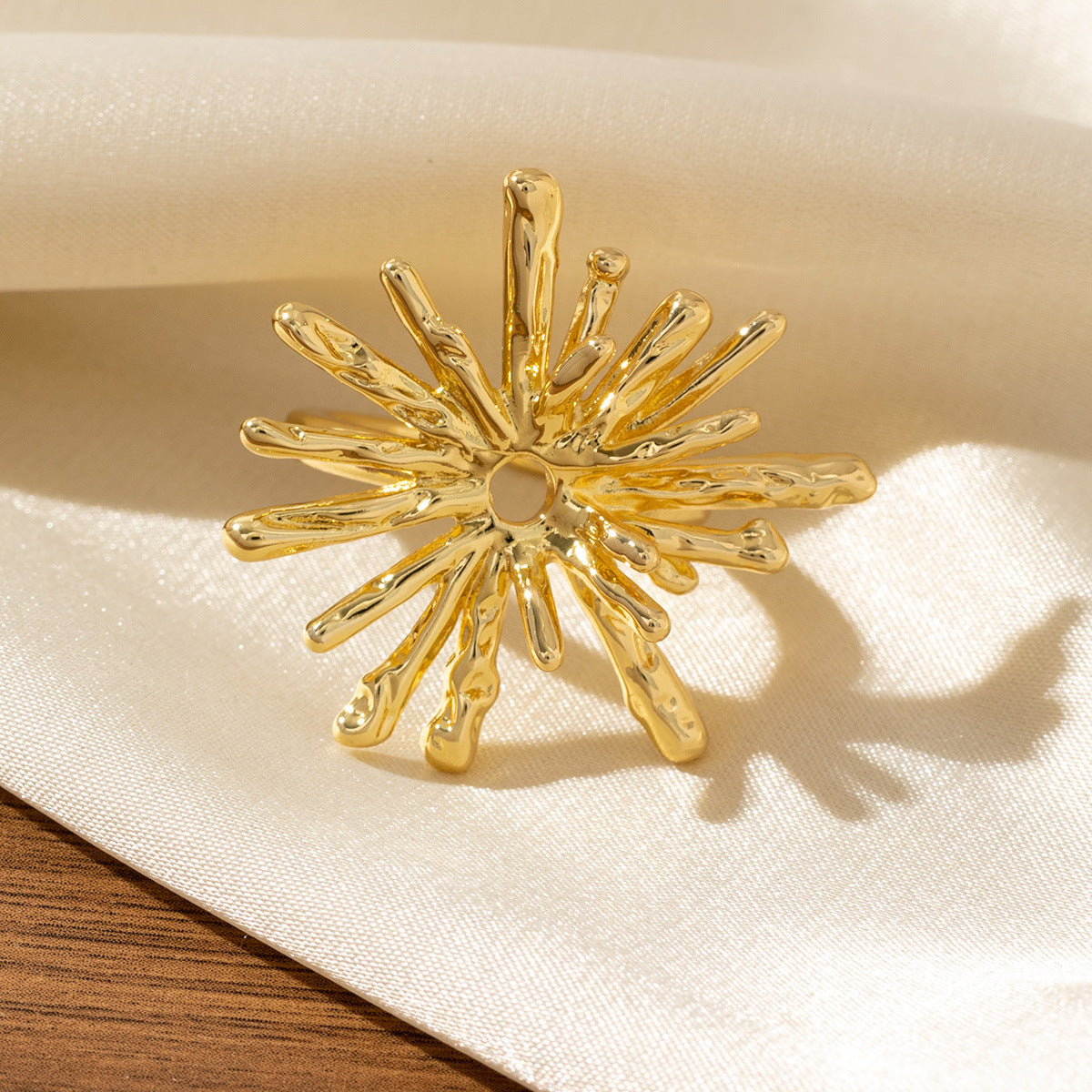 Ring With A High-end Metallic Finish
