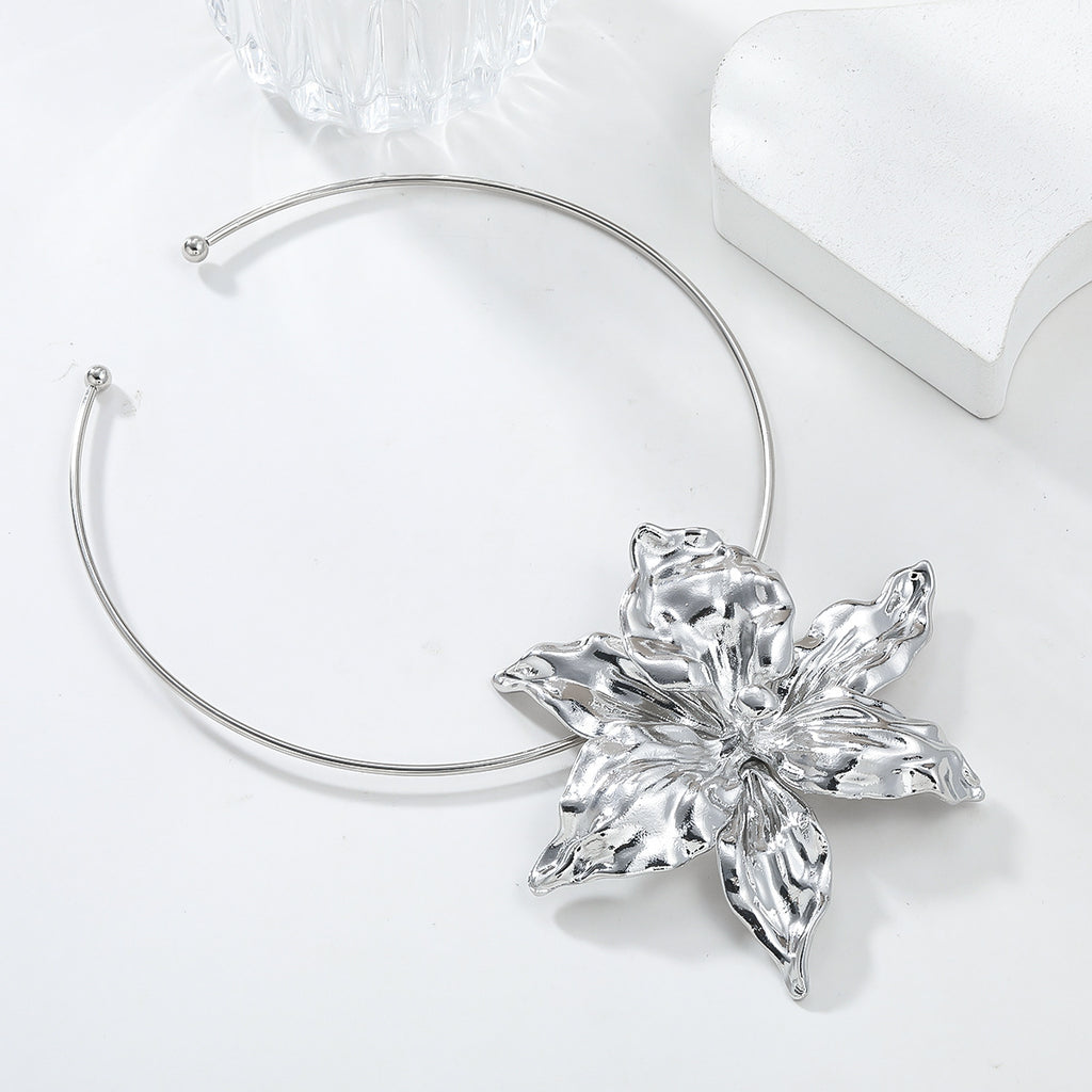 Womens Alloy Floral Choker Necklace In European And American Hip-Hop Style