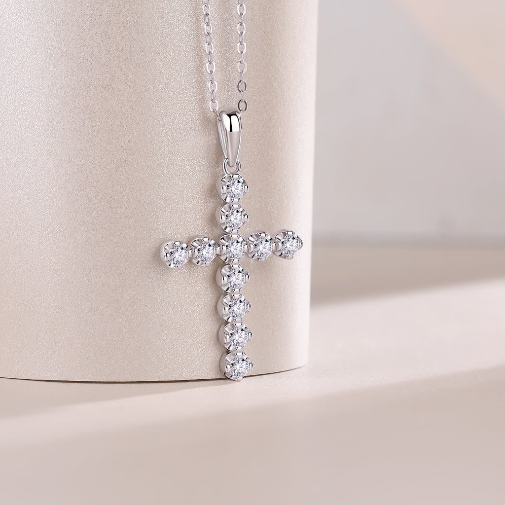 The Pendant Is A Fashionable And Trendy Accessory Set With Top-quality Moissanite S925 Silver And Platinum-plated Gold. It Can Be Tested In Gold Rose Gold With A Diamond Pen
