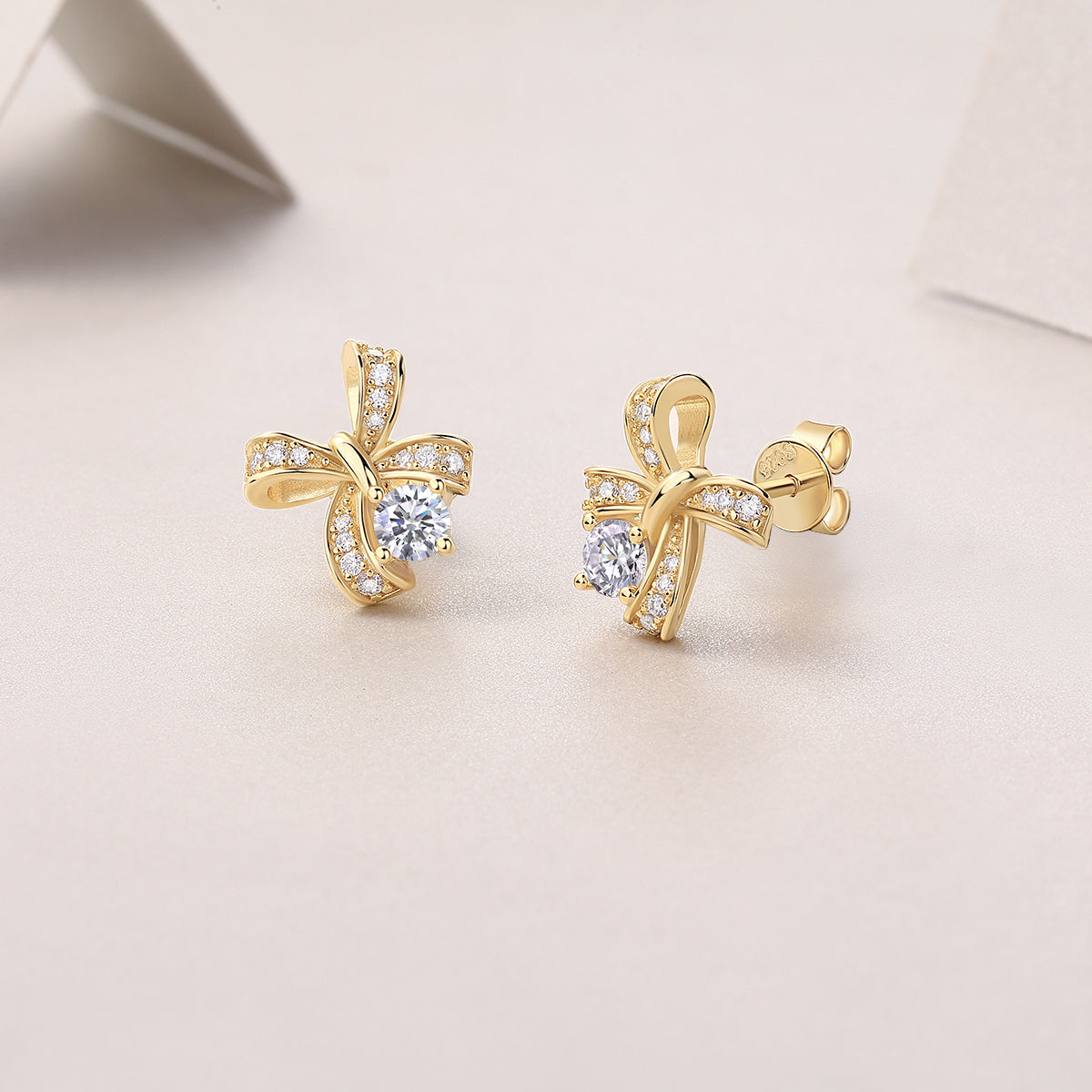 Top-quality Moissanite Luxury And Fashionable Light Luxury Jewelry Silver Stud Earrings S925 Silver Plated Platinum