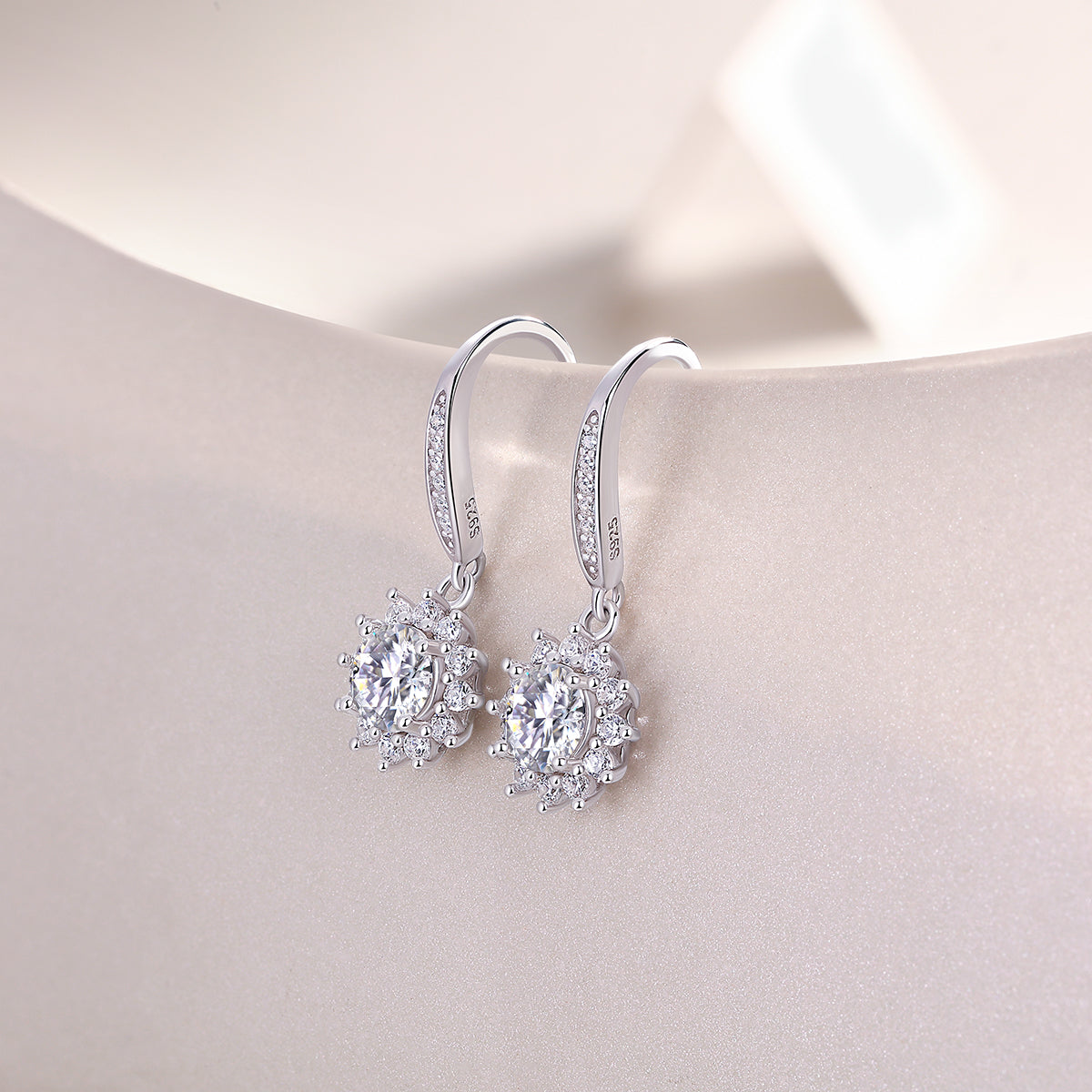 City Of Splendor - Earrings Set With Top-quality Moissanite S925, Silver And Platinum-plated Stud Earrings, A Fashionable And Trendy Accessory That Can Be Tested With A Diamond Pen.