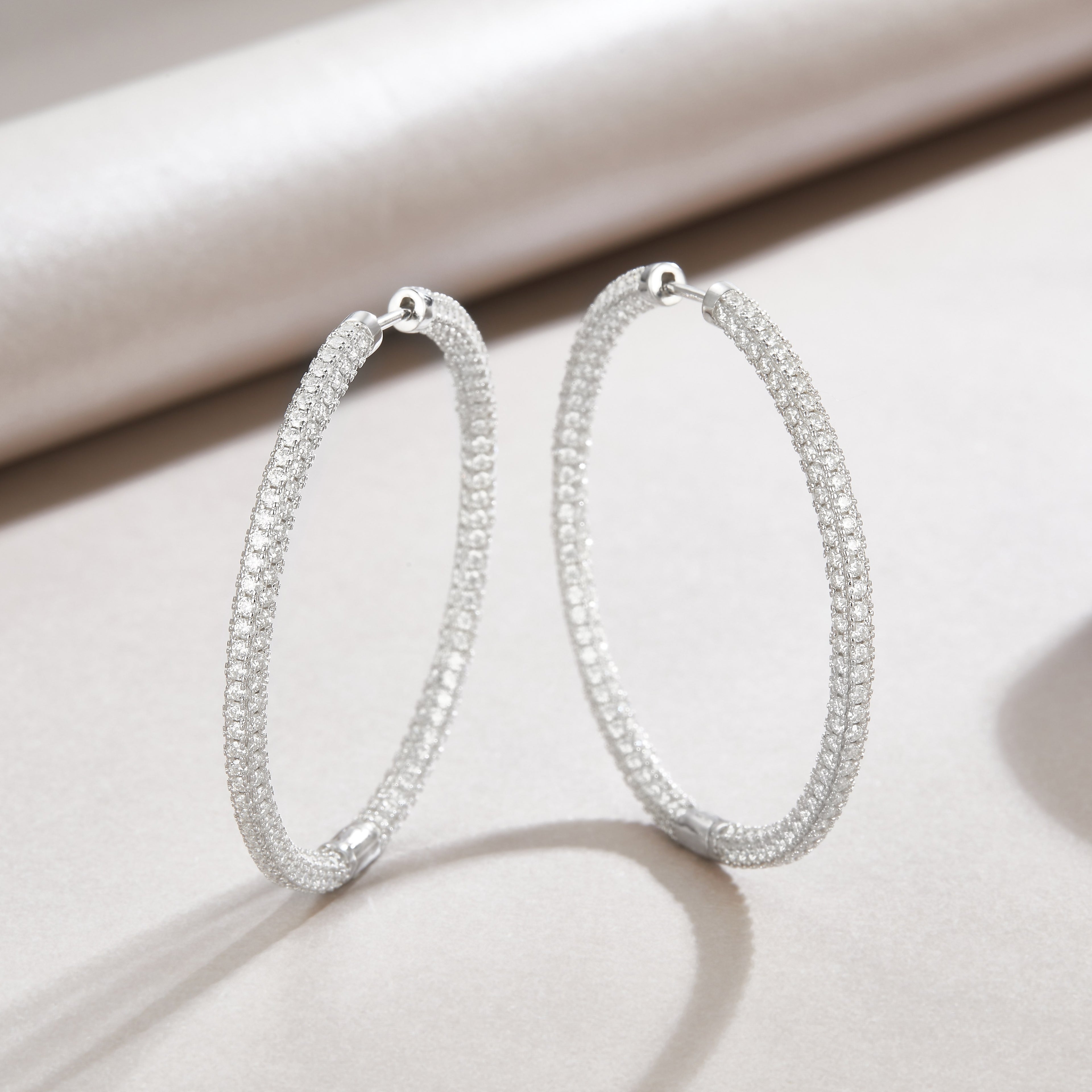 Lustrous - A Fashionable And Trendy Accessory Set With Top-quality Moissanite S925 Silver And Platinum-plated Stud Earrings. It Can Be Detected In Gold Rose Gold With A Diamond Pen
