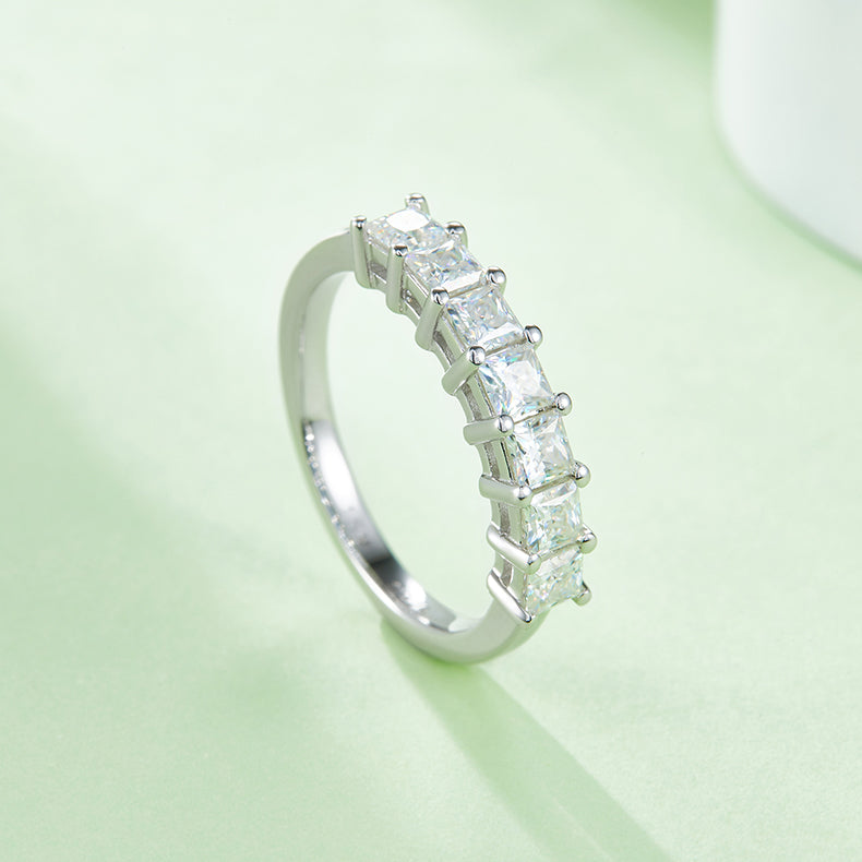 A Luxurious And Fashionable Light Luxury Jewelry Silver Ring Set With Top-quality Moissanite, S925 Silver Plated With Platinum