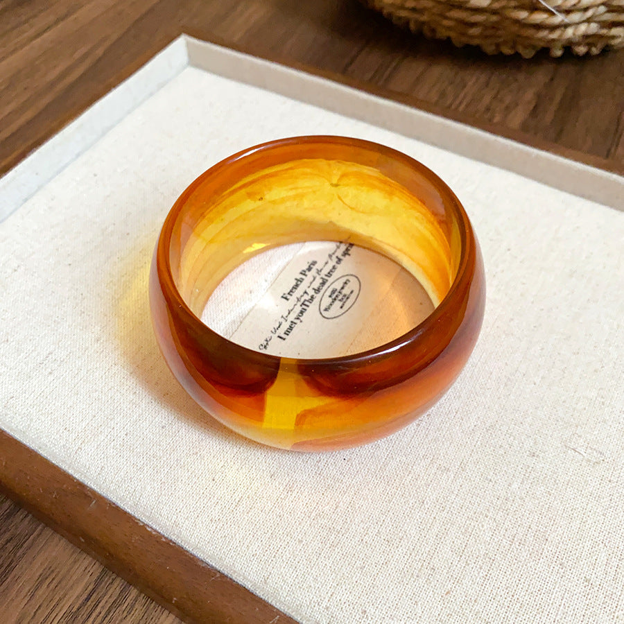 Irregular Wide-brimmed Tan Resin Bracelet