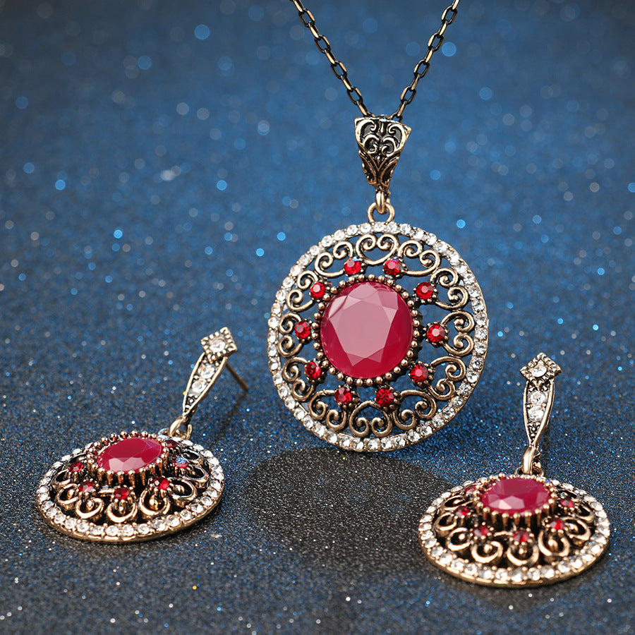 Bridal suit new style genuine Luo Yang set jewelry, hollowed out with resin, diamond necklace, earring two sets