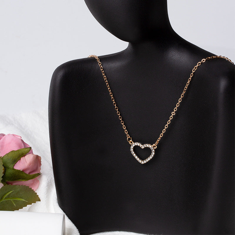 All-match Diamond-studded Clavicle Necklace In A Loving Alloy
