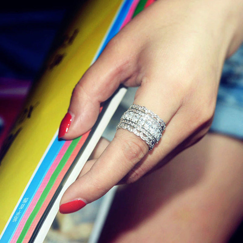 Fashionable Hollowed-Out Lace Ring With A Luxurious High-End Embellishment