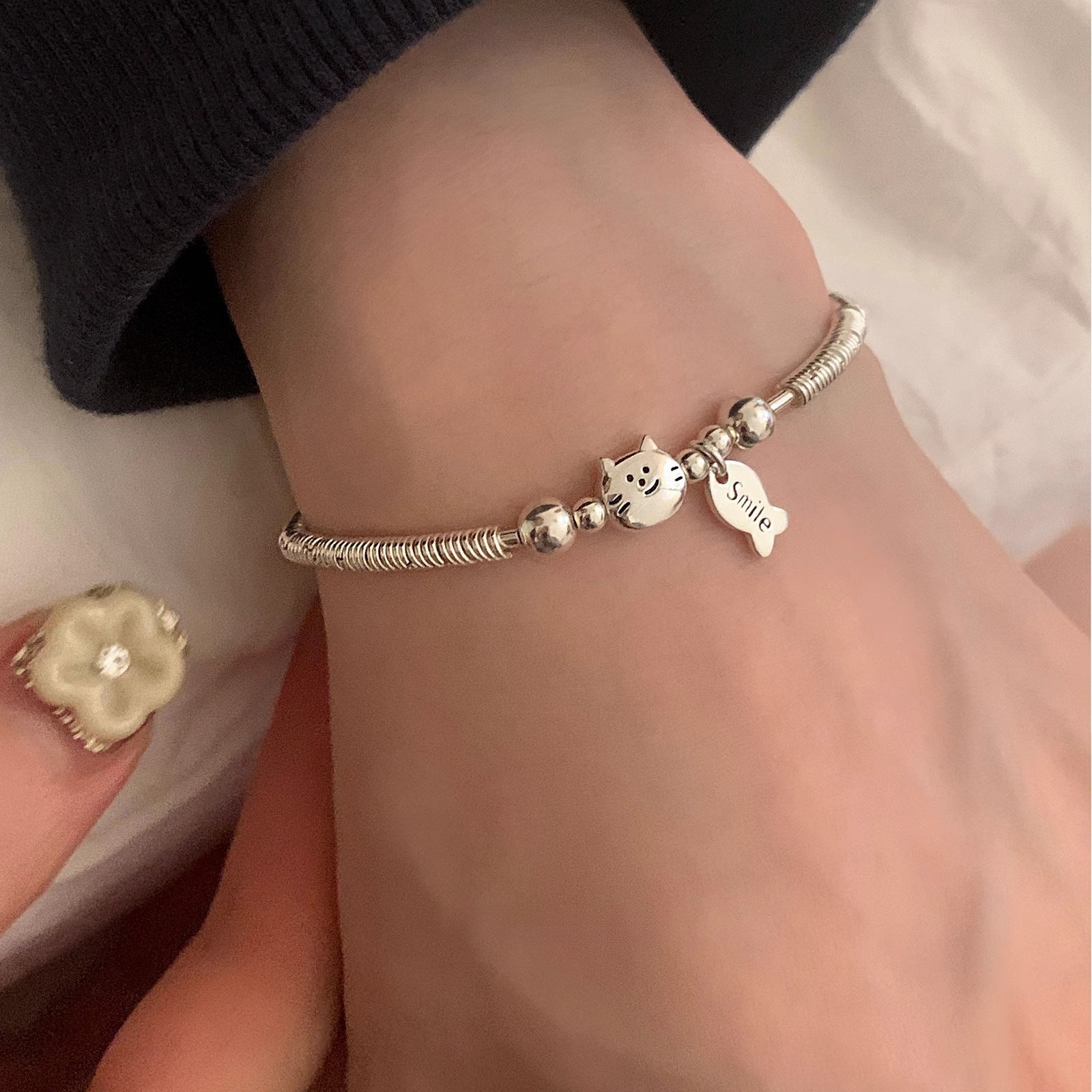 Simple Sterling Silver Small Plate Wrapped With Cat And Fish Eating Bracelet