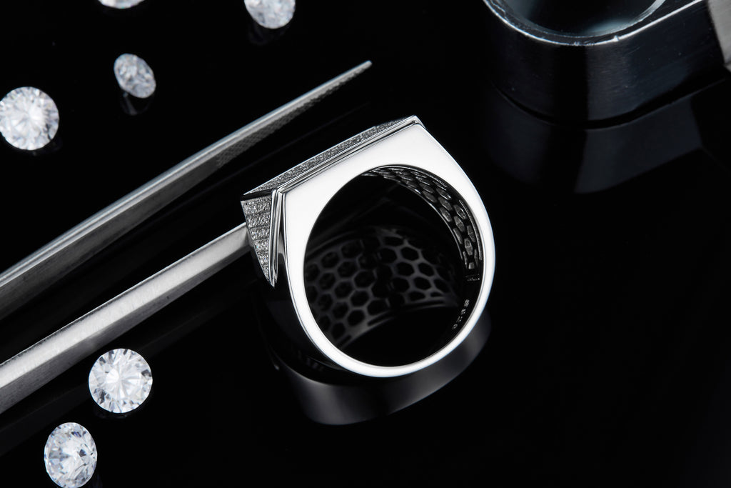 Men's Luxury And Fashionable Light Luxury Jewelry Silver Ring S925 Silver-plated Platinum Set With Top-quality Moissanite