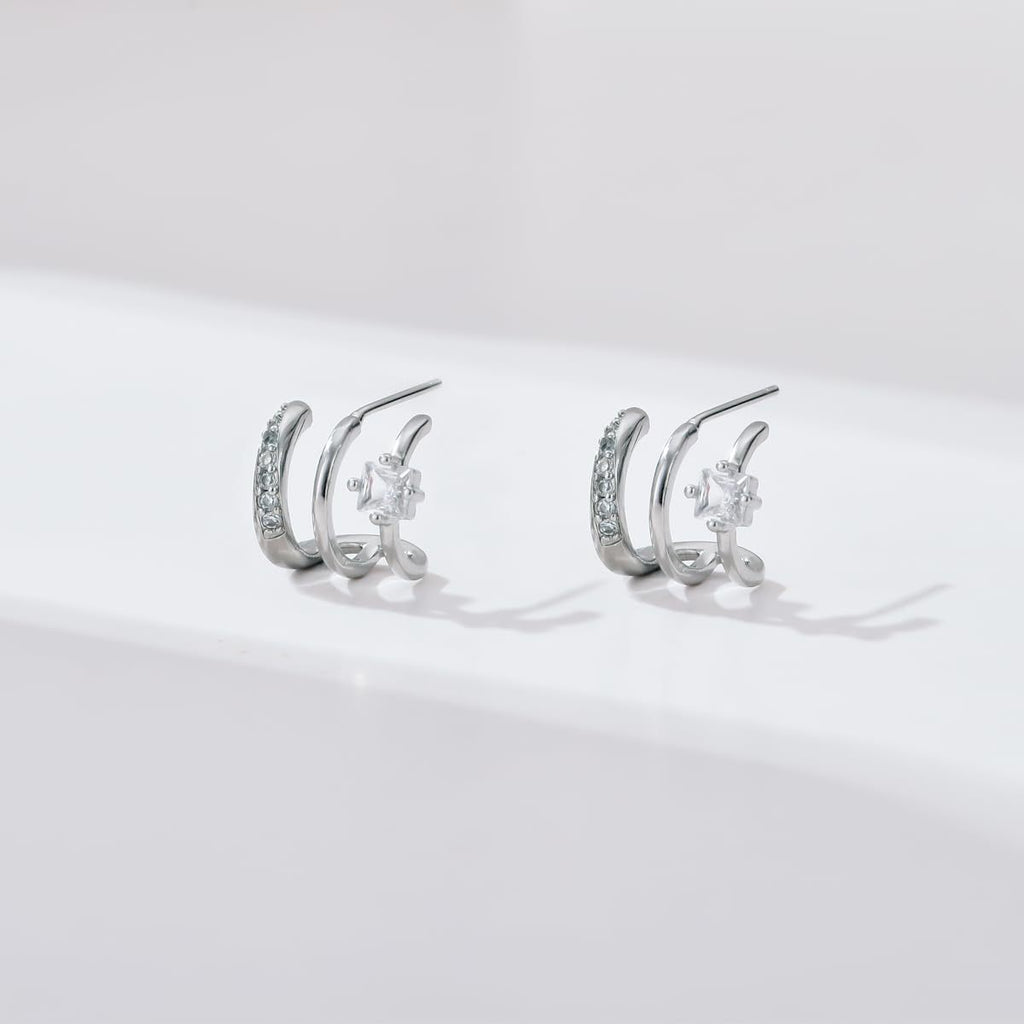 Fashionable Three-prong Curved Diamond Stud Earrings