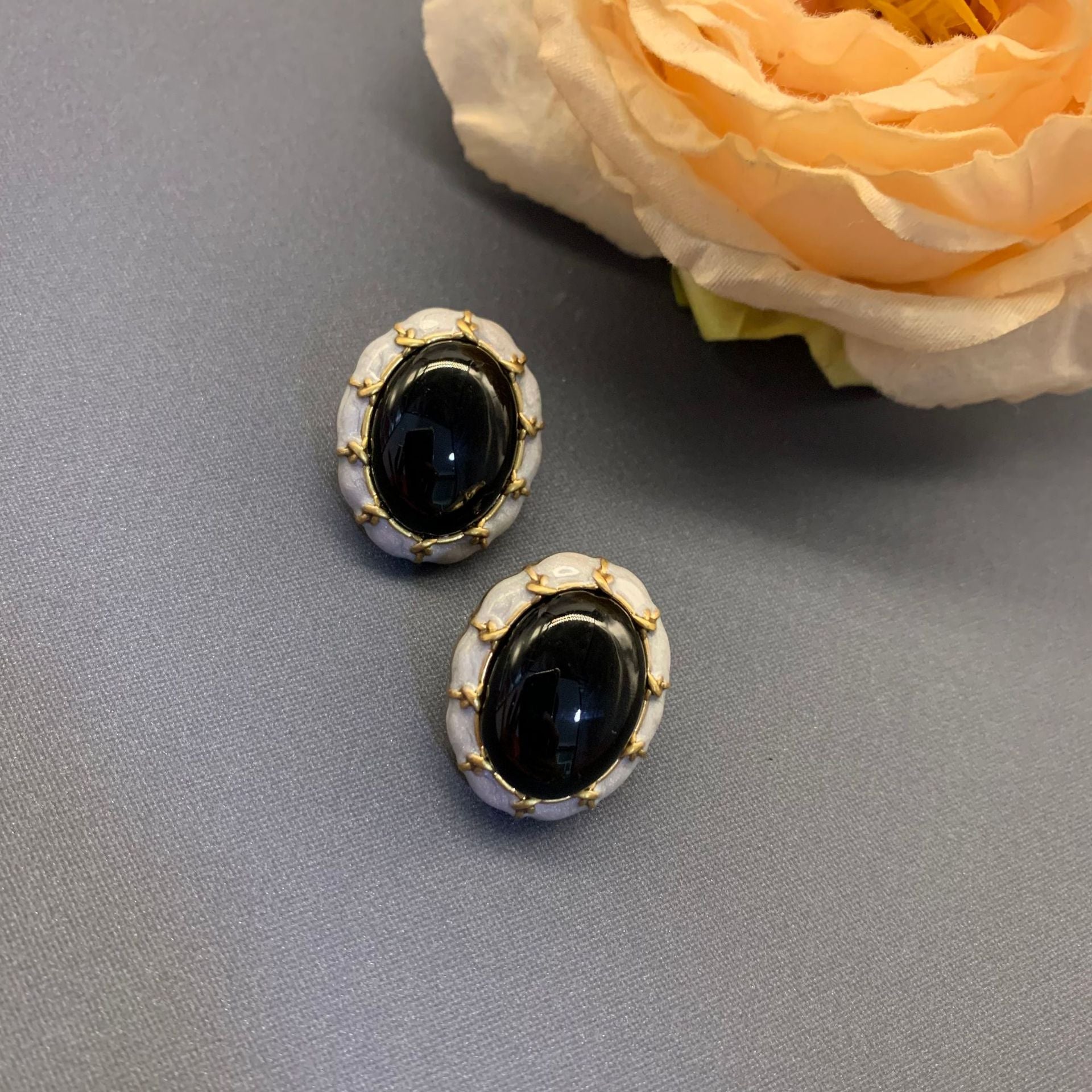 Vintage Black Disc Black And White Earrings