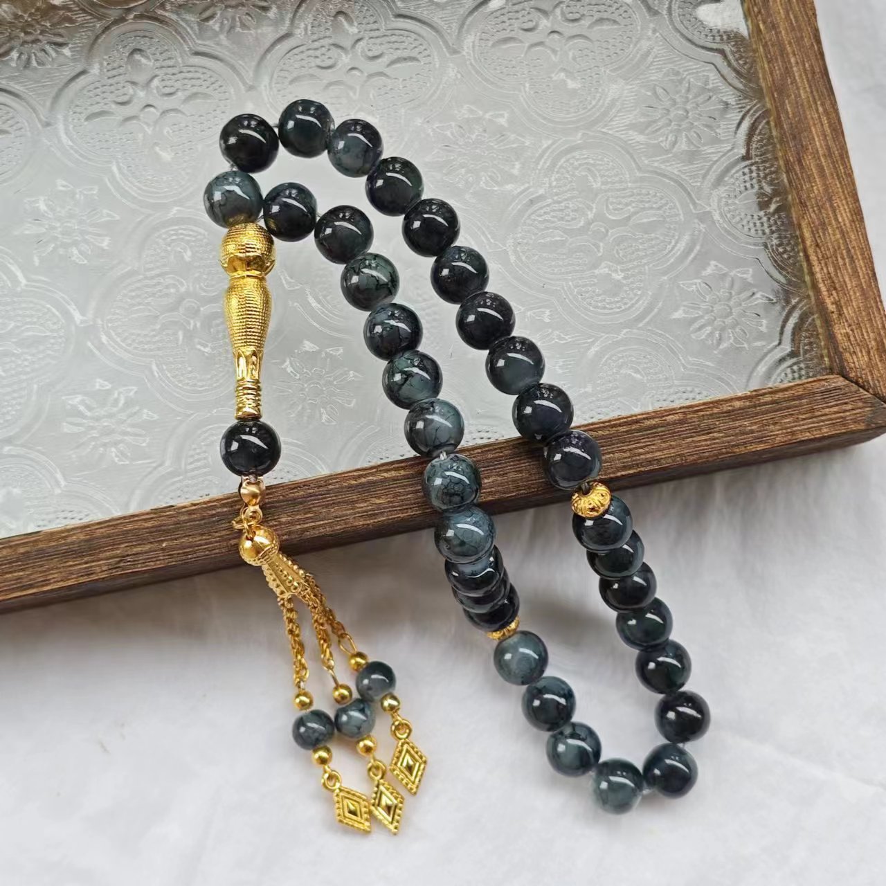 33-piece Gold Tassel Glass Bracelet With 10mm Large Flower Beads