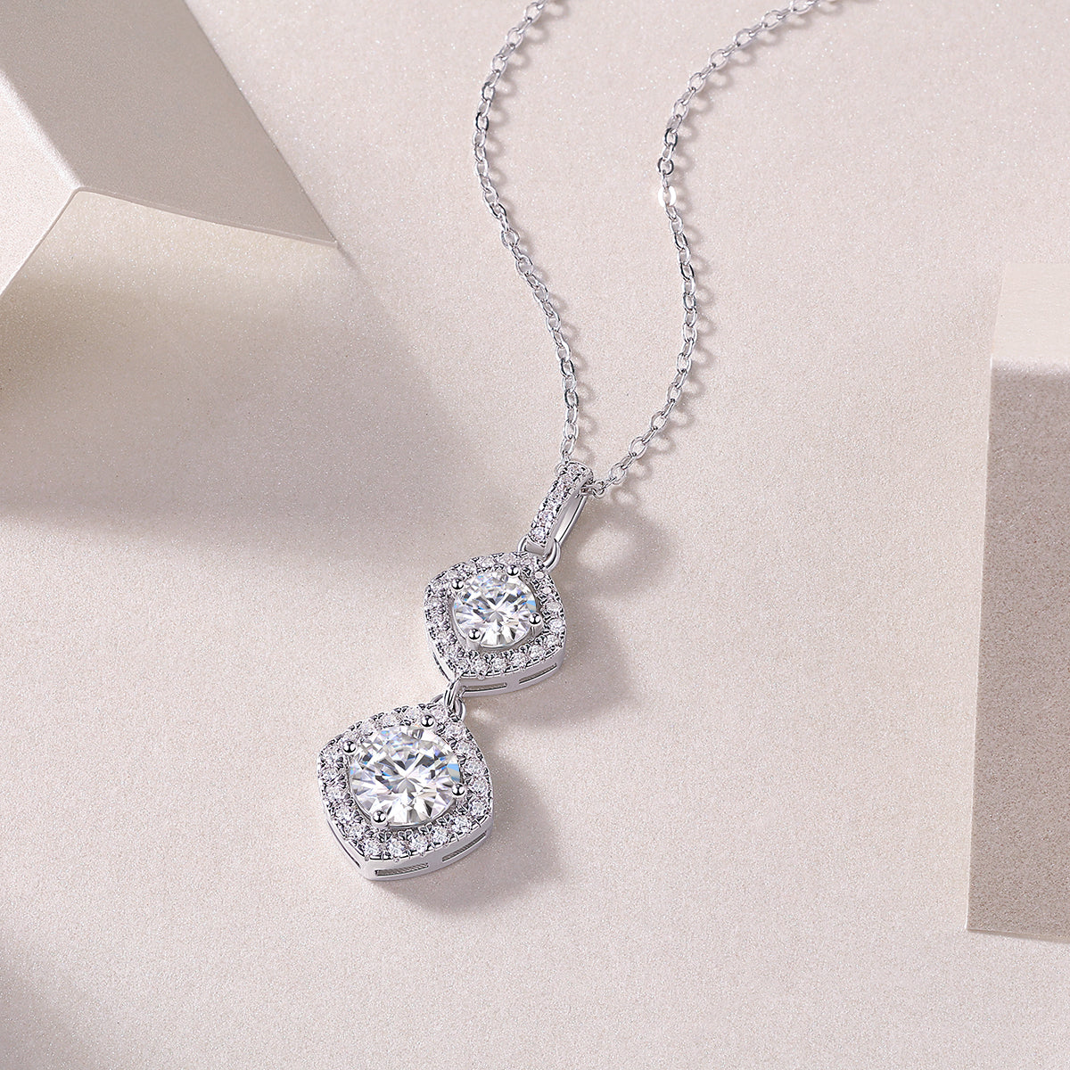 Snow Field Fairyland - A Fashionable And Light Luxury Jewelry Pendant Necklace Set With Top-quality Moissanite, S925 Silver Plated Platinum