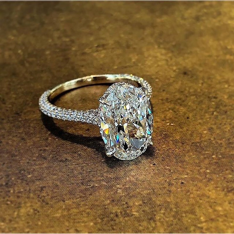 Stylish Extra-large Zircon Ring With A Sophisticated Design