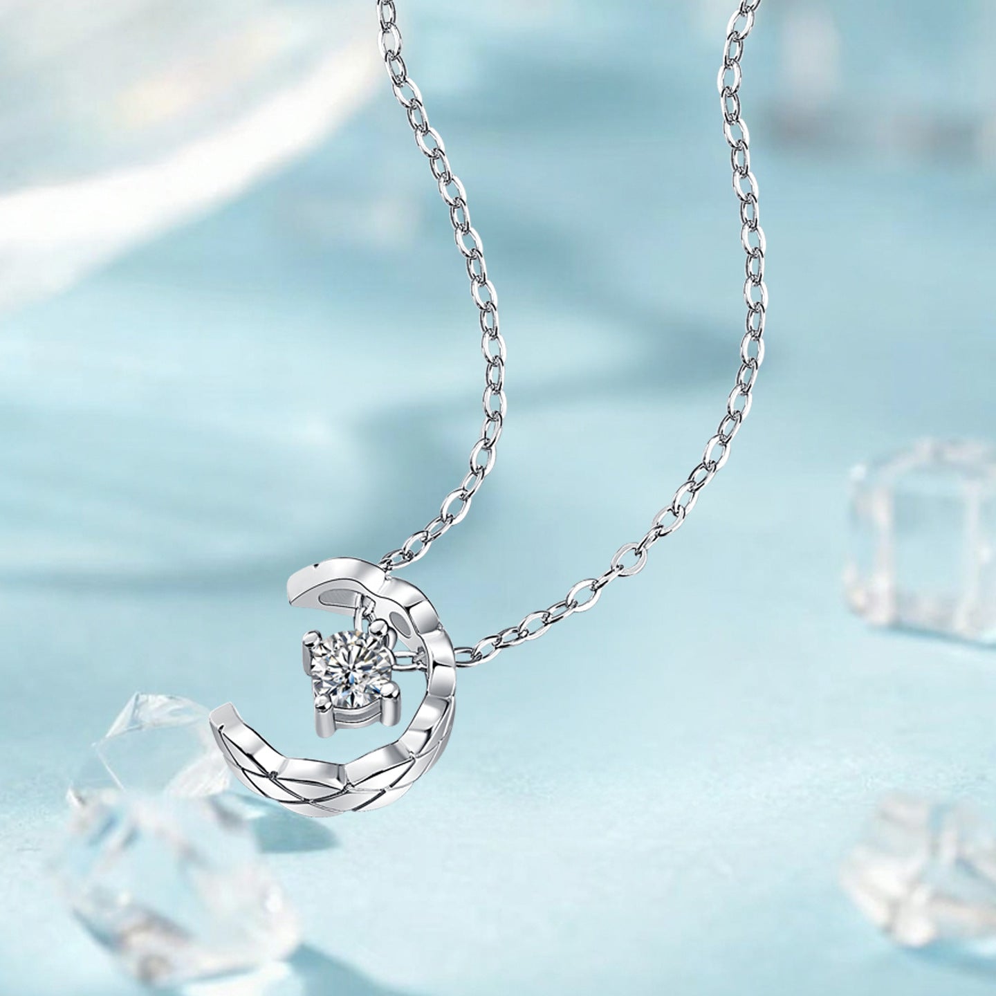 Womens Simple Moissanite Inlaid Pendant Necklace