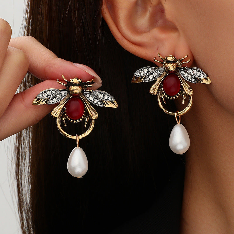 Retro Insect Water Drop And Animal Necklace With A Niche High-End Vibe