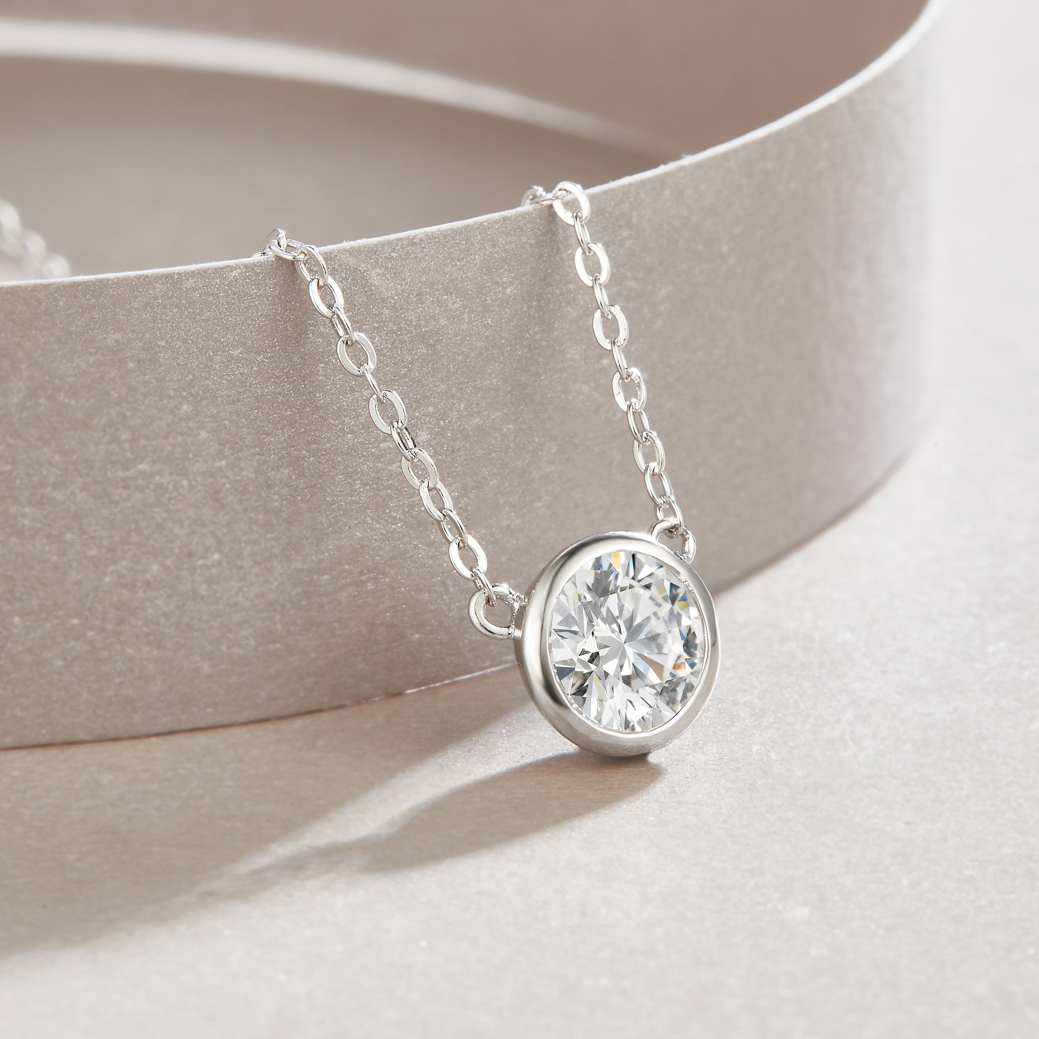Natural Reverie - A Fashionable And Light Luxury Jewelry Pendant Necklace Set With Top-quality Moissanite, S925 Silver Plated Platinum