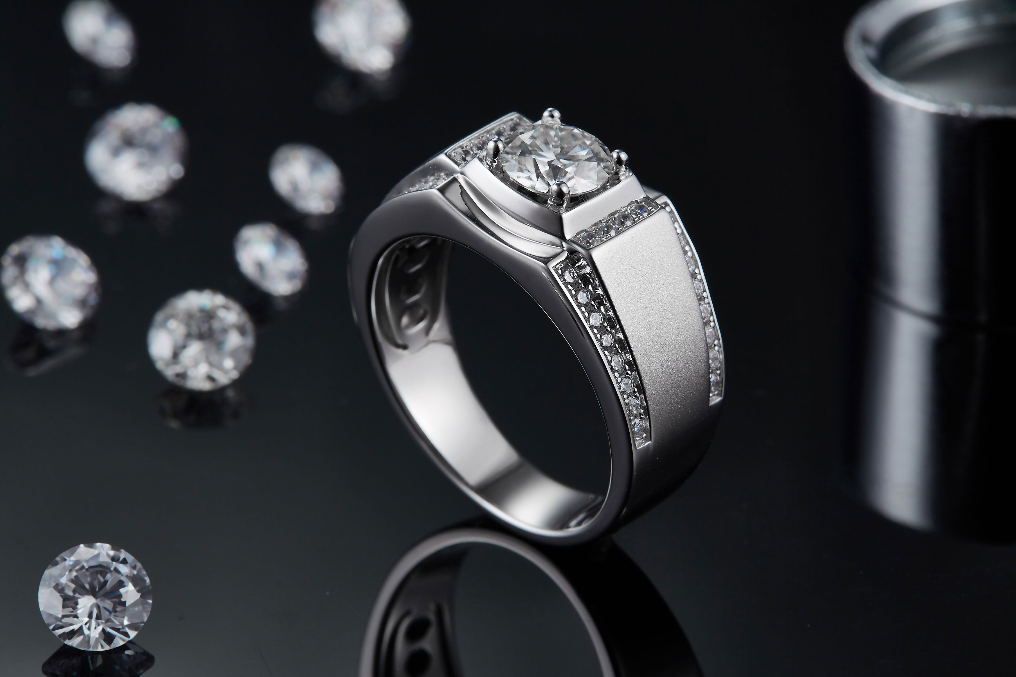 Men's 1-carat Luxury And Fashionable Light Luxury Jewelry Silver Ring Set With Top-quality Moissanite, S925 Silver-plated Platinum